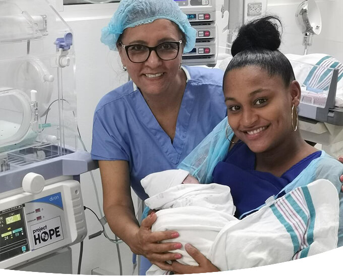  Health care worker with mother and baby in hospital.